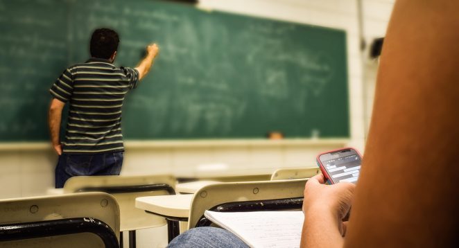 cell-phone-1352613_1280